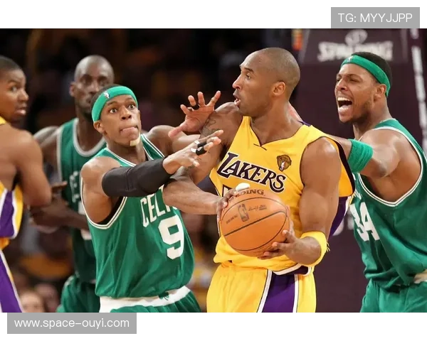 湖人vs勇士一役：湖人六人得分上双，替补贡献39分成取胜基石